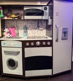 KidKraft Ultimate Play Kitchen (Espresso) Pre-Assembled!