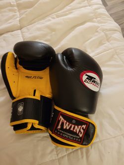 New Twin Gloves 16oz