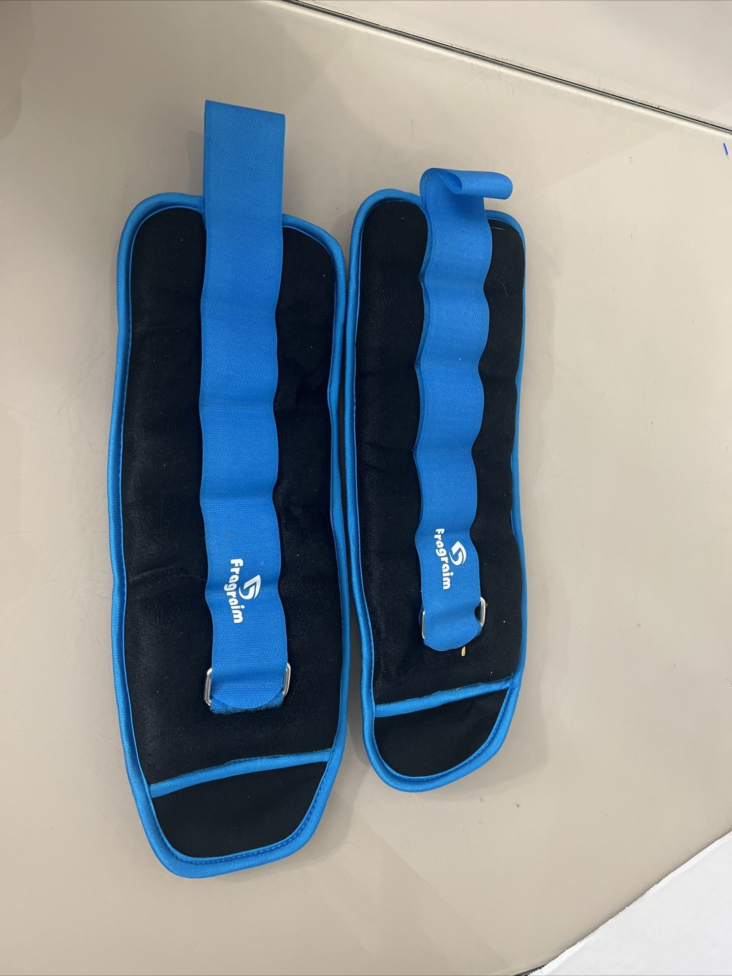 Fragraim Blue Fit Ankle Weights 8lbs Total Weight (2) 4lbs. Great shape barley used.