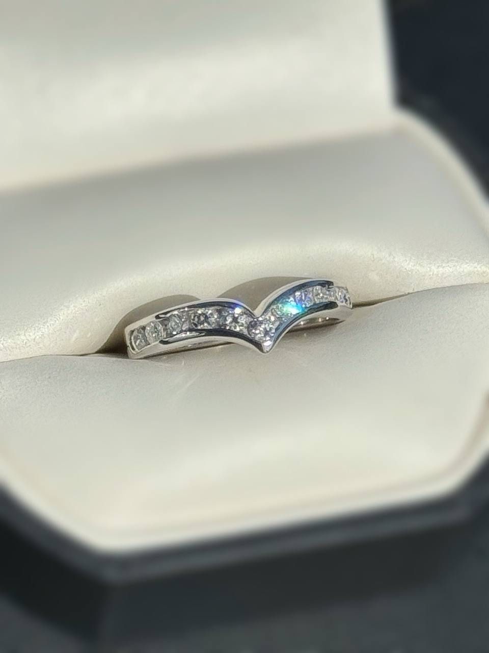 14k white gold V-Shape Contoured channel-setting 0.55CTW Diamond Wedding ring sz 7