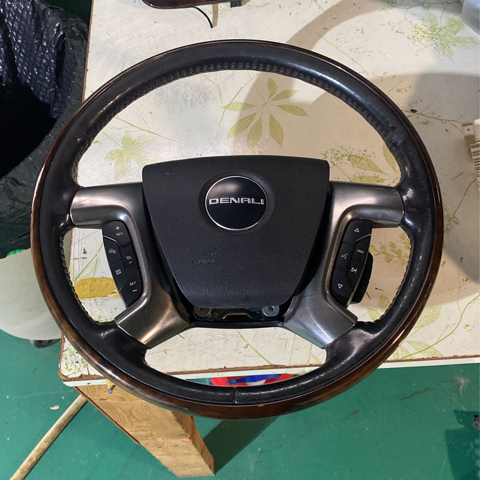 07-14 GMC Denali Steering Wheel 