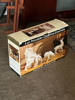 RARE! Grandeur Noel 4 pc Porcelain Christmas Ensemble Santa Sleigh Set with Reindeer 2000 Collector's Edition J0114