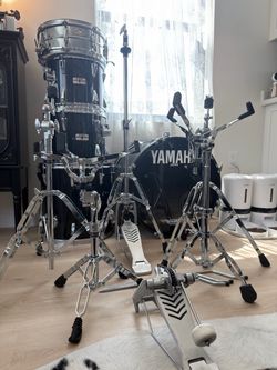 YAMAHA GL SERIES black drumkit