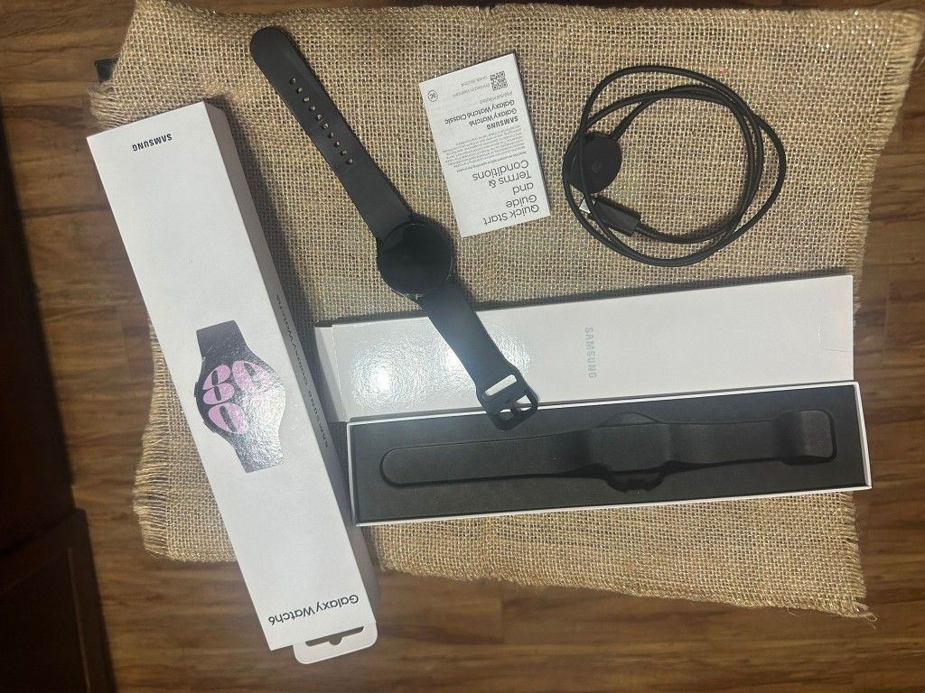 🔥 Samsung Galaxy Watch6 ⌚️ - Like New 👀