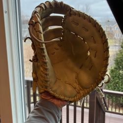 First Baseman’s Glove