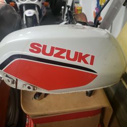 Suzuki 700 E Gas Tank