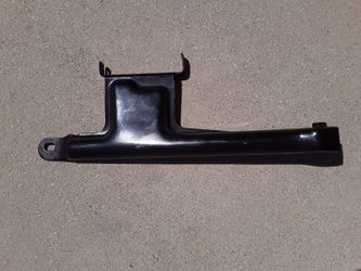 07-17 Harley OEM Softail Deluxe FLSTN Center Frame Mount Oil Tank