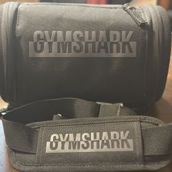 GYMSHARK BARREL SHOULDER BAG 