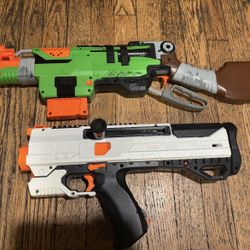 Nerf lot of 2 Zombie Strike SlingFire & Helios Xviii-700