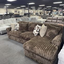 Midnight Sectional. 🚚WE DELIVER🚚