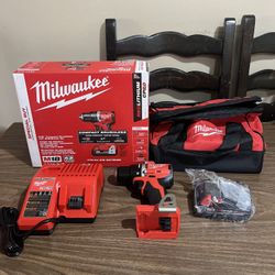 Milwaukee M18 Compact Brushless 1/2” Drill Driver Kit 
