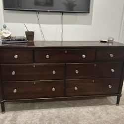 Walter E Smith King Bedroom Set