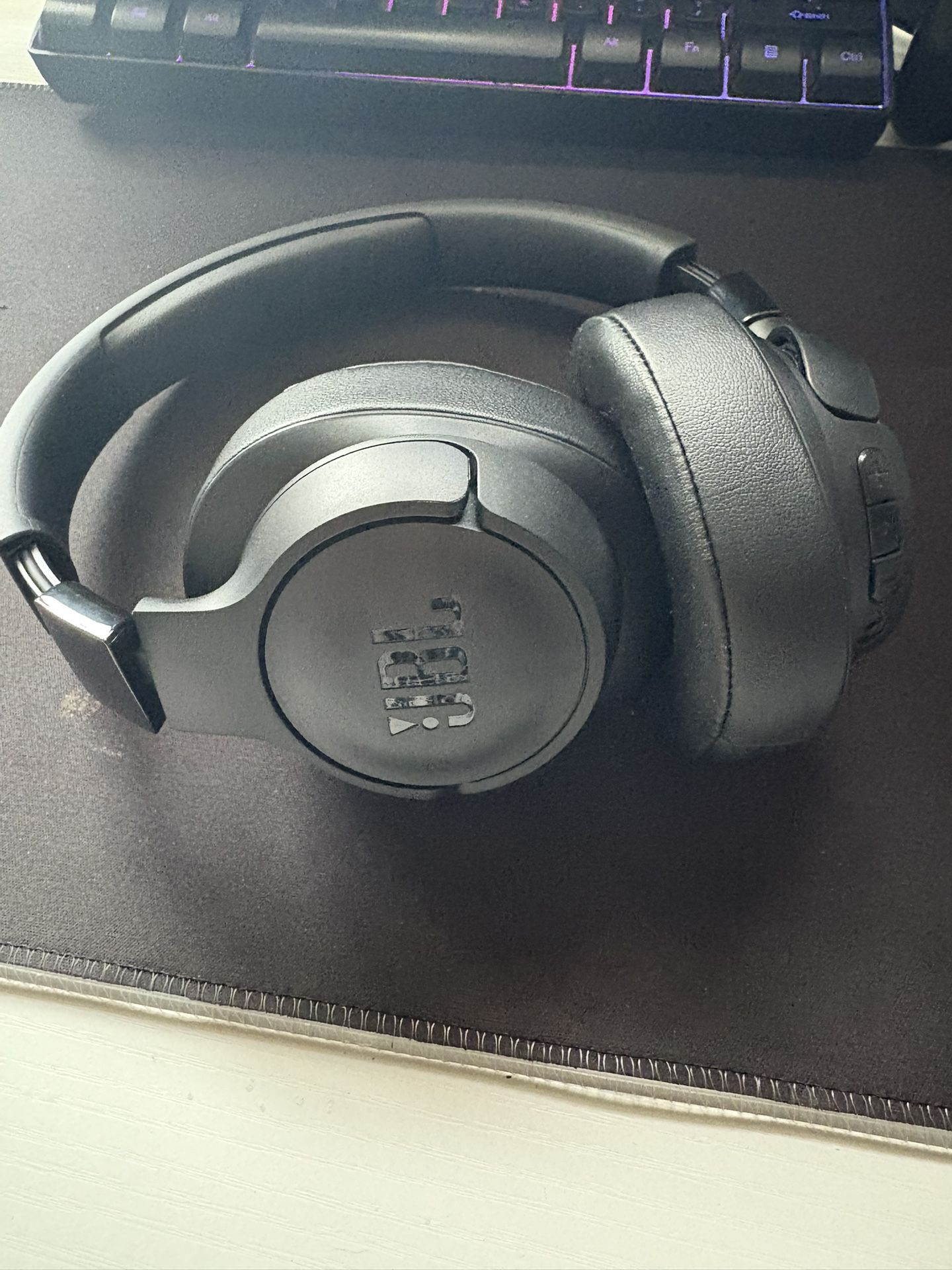 JBL wireless bluetooth headphones!