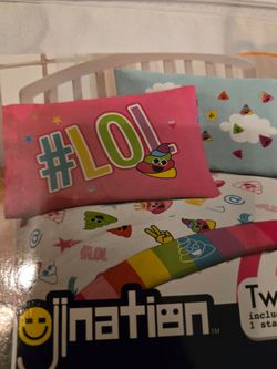 Brand new Twin sheet set LOL emojis