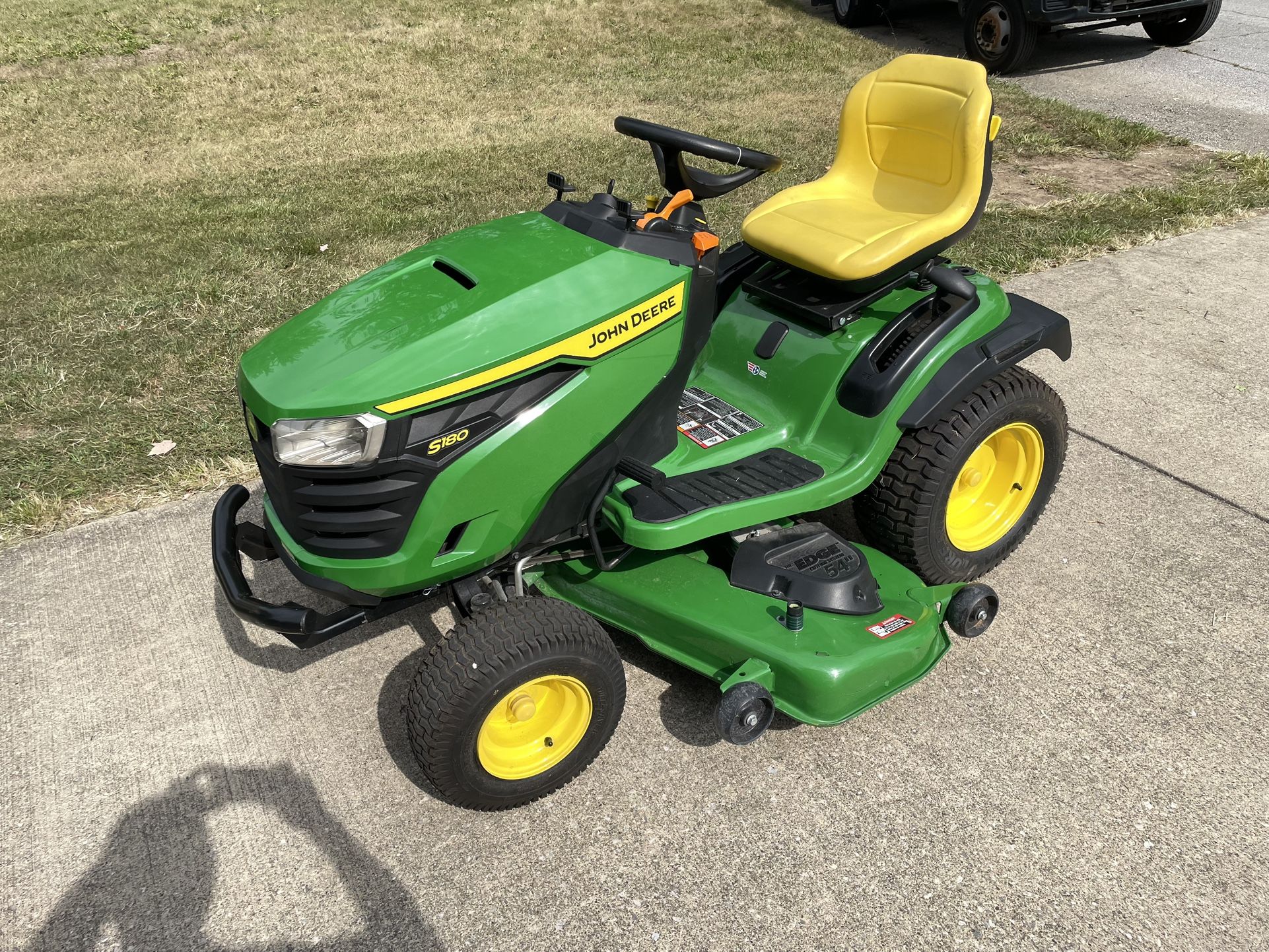 John Deere S180 Ride On Mower Tractor