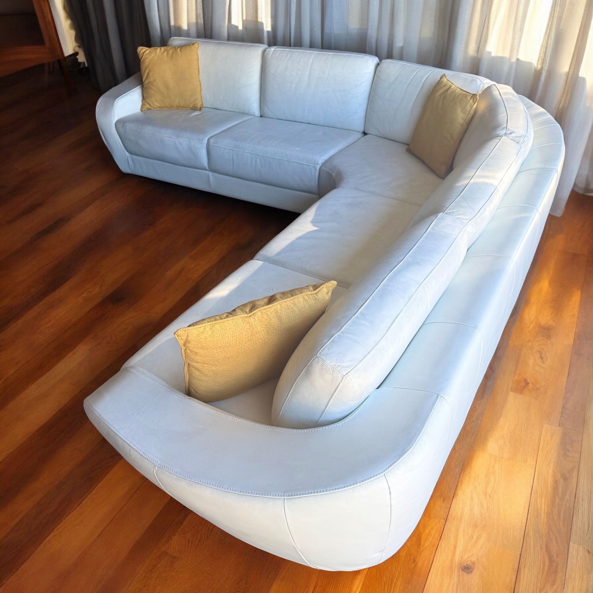 Roche Bobois Pearl White Italian Leather Grand Voile Sectional Sofa – $5,000 Retail