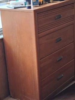 5 drawers dresser perfect conditon