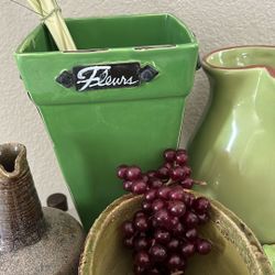 Beautiful 7 Piece Pottery Collection Boxed For Delivery!