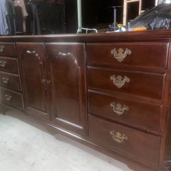 Dresser