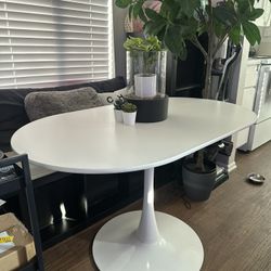 White Oval Accent Table / Dining Table