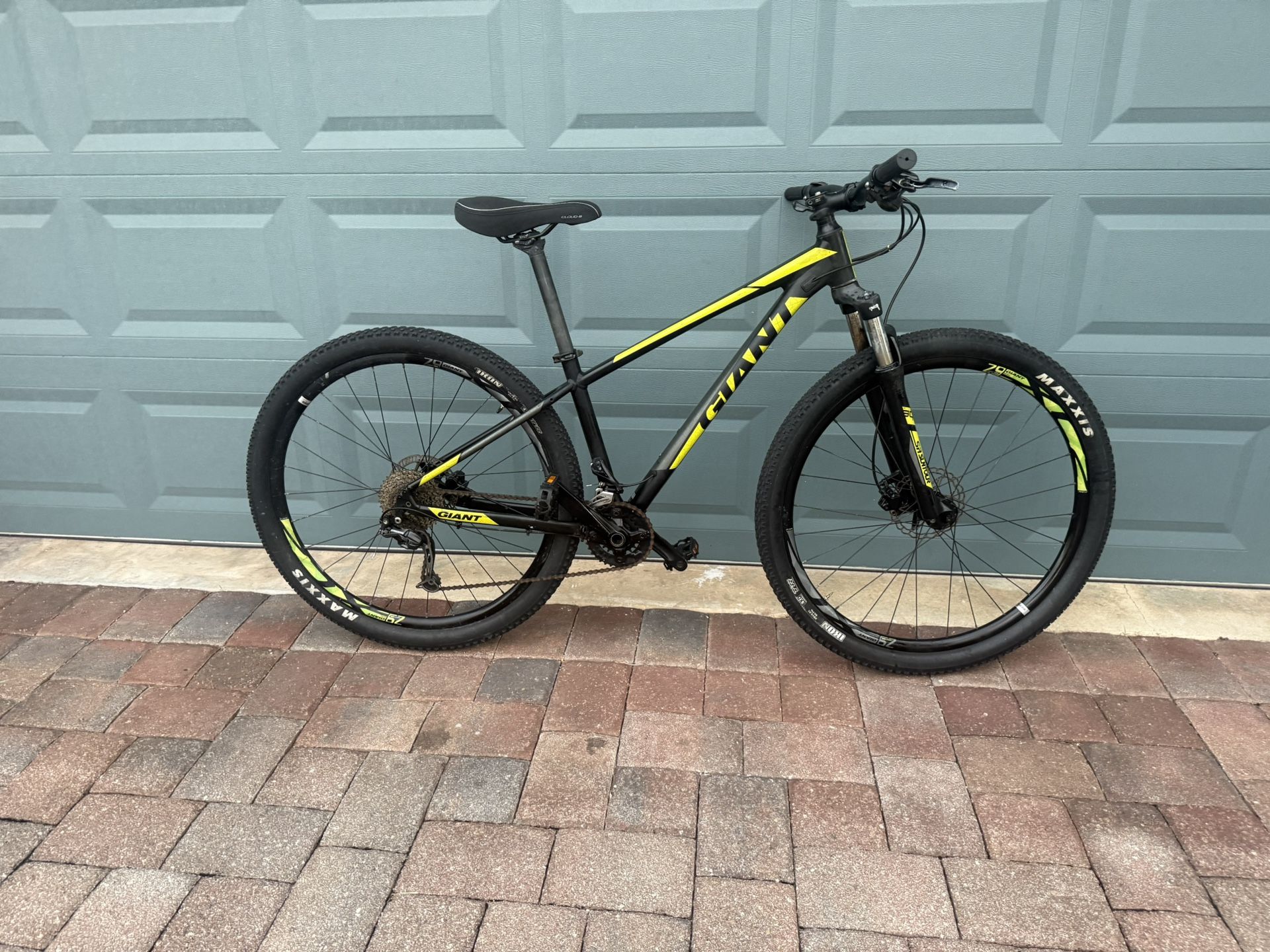 Giant Talon small frame 29 inch wheel mountain bike