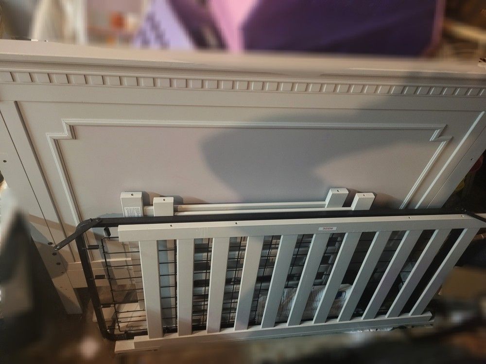 Crib [Convertable To Full Size Bed]