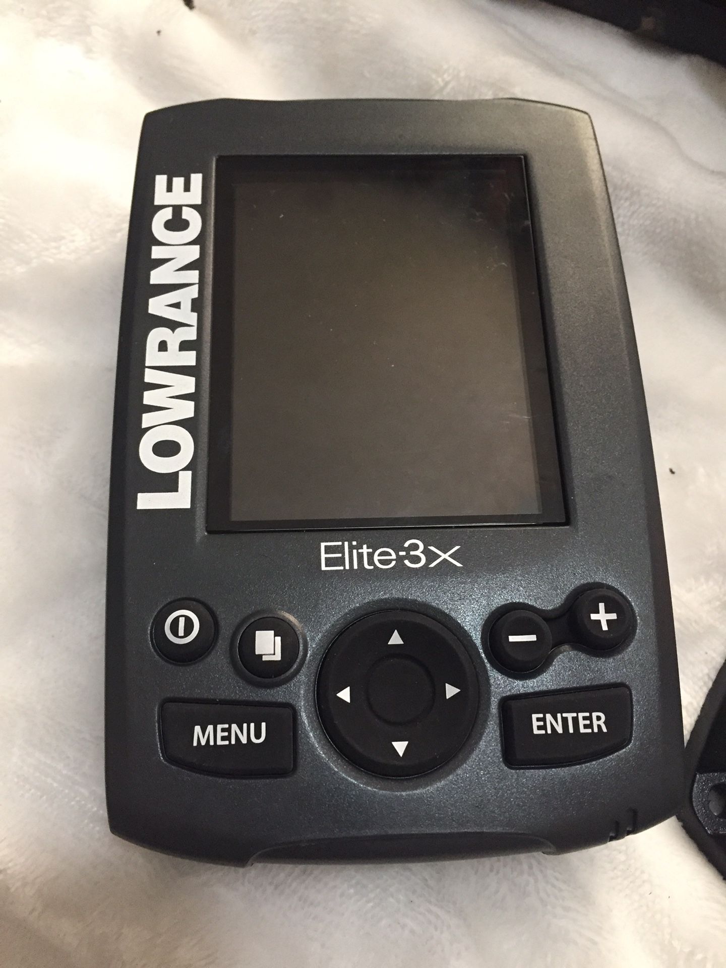 Lowrance Elite 3x with mounting base transducer, cables and transducer