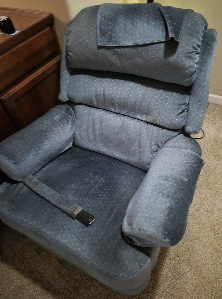 OLD LAZY BOY CHAIR