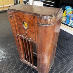 Mid 1930s radio console