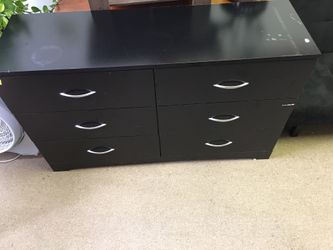 Black Dresser/Tv Stand (34inx17inx33in)