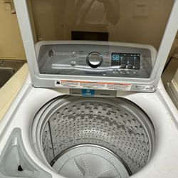 GE Washer Like New 4.8 cu. ft. Top Loading
