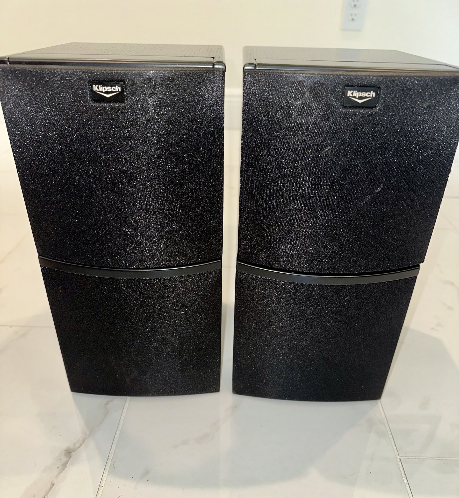 Pair Of Klipsch VB- 15 Bookshelf Speakers 