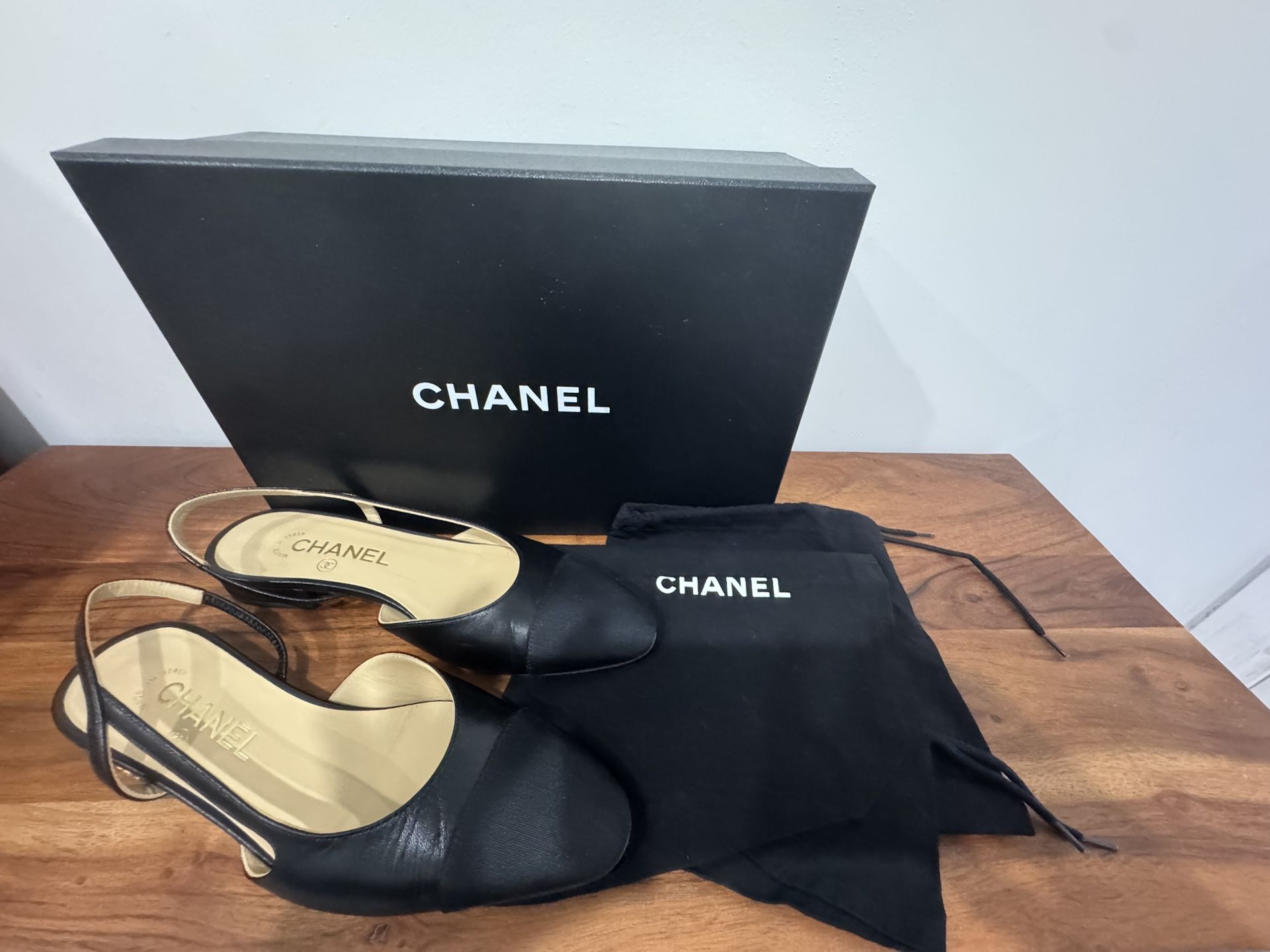 Chanel Interlocking CC Logo Leather Slingback Flats Size 37