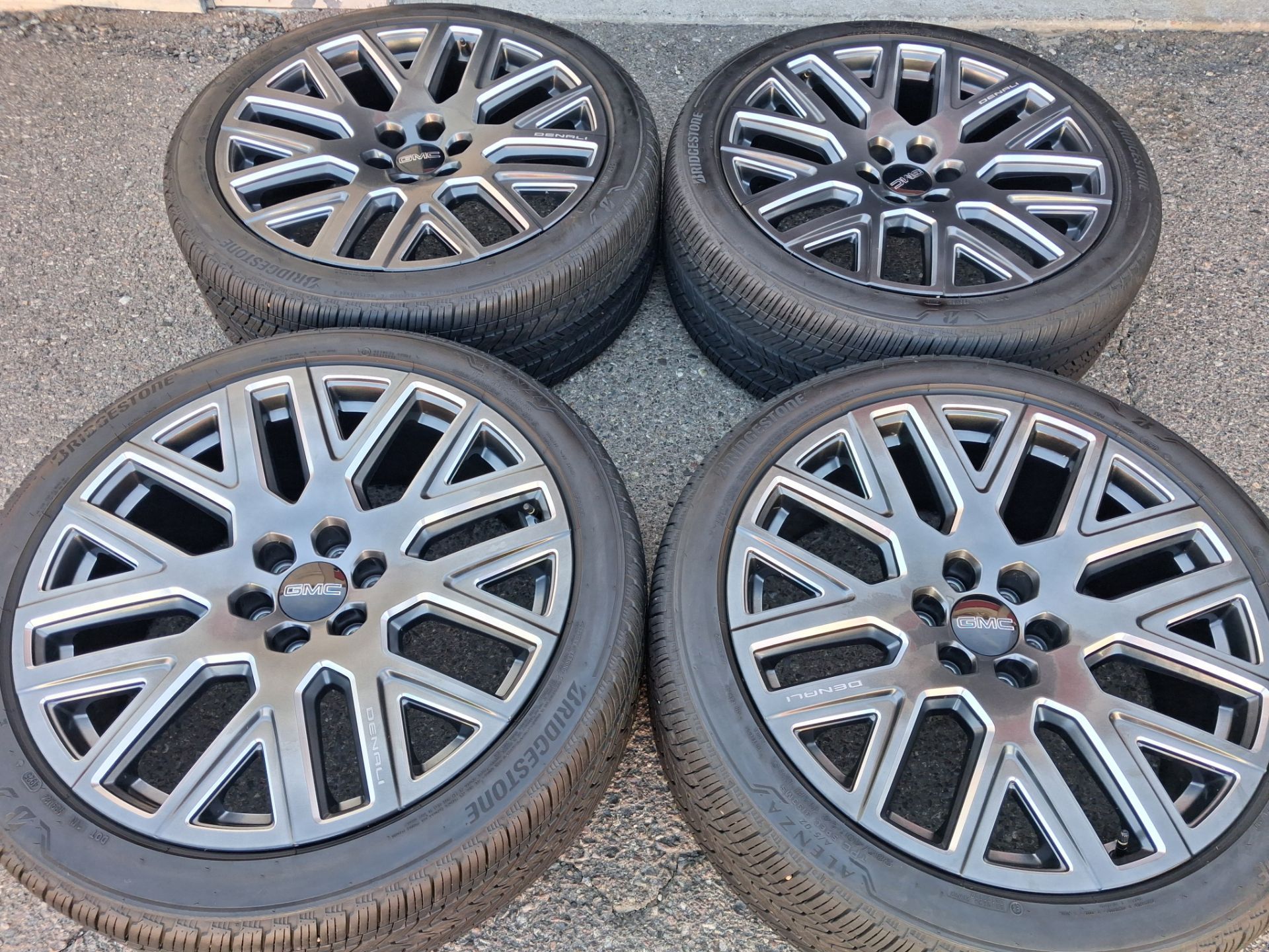 2026 NEW OEM ORIGINAL TAKEOFFS GMC YUKON DENALI ULTIMATE 24 INCH HAVE TPMS SENSORS TIRES BRIDGESTONE ALENZA 97 % DOT 4925 $ 3375