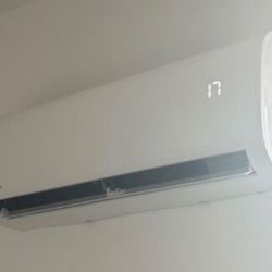 ZenAire Split-Type Room Air Conditioner, White, Used, 12000BTU/h, Cooling only