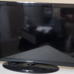TV Samsung UN32D4003BD for parts.