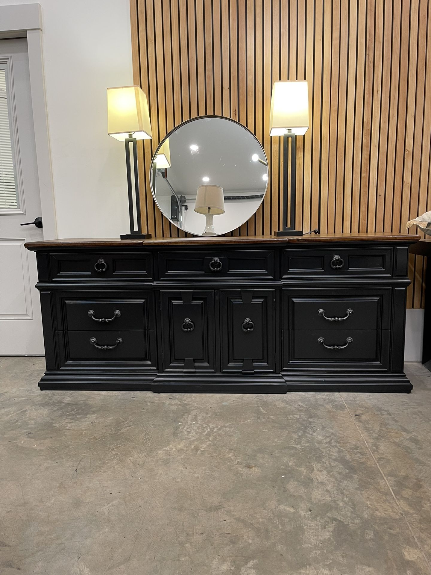 Thomasville Solid Dresser