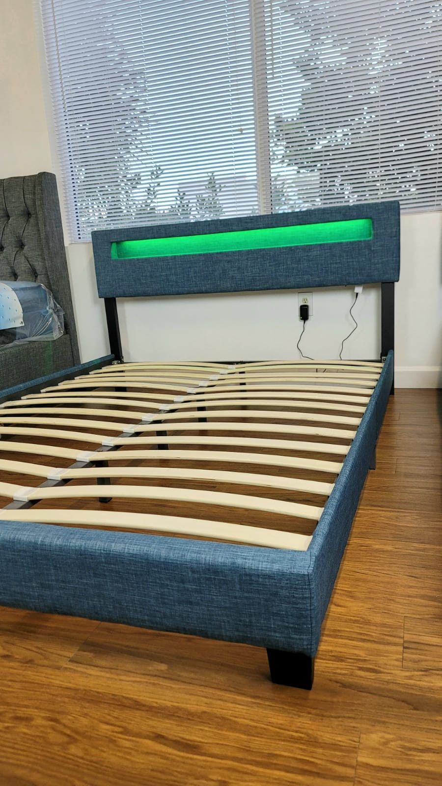 NEW IN BOX QUEEN UPHOLSTERED BED FRAME PLATFORM 😊 MATTRESS SOLD SEPARATELY
