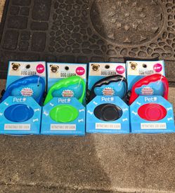 Retractable dog leashes