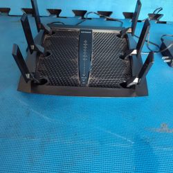$30 Firm, Yes, It's Available. Netgear Nighthawk X6 R8000 wifi Router, Ac3200, Tri Band, For Gaming, Streaming, Small Business, Home Office