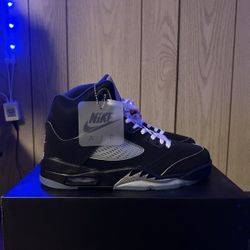 Jordan 5 Black Metallic Retro reimagined Men’s Size 9.5