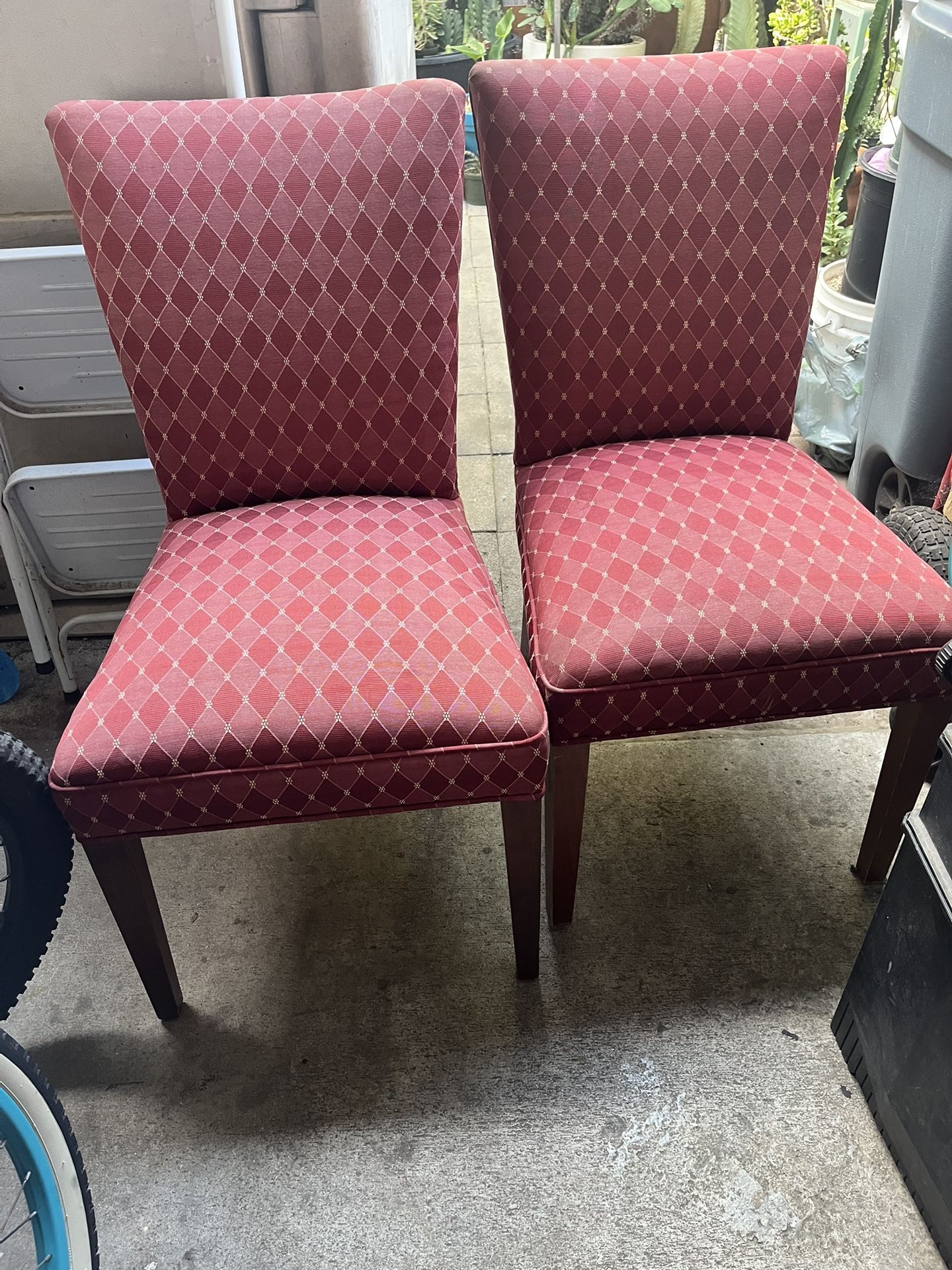 Set Of Comfortables Chairs $ 50 For Both Good Condition