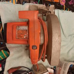 Black & Decker 7 1/4" Circular Saw. Works.
