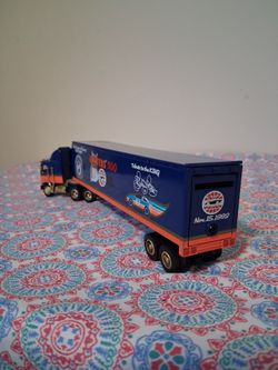 Hooters 500 Richard Petty Tribute Die-Cast Hauler