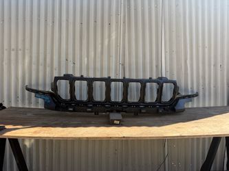 Jeep grand Cherokee 2023 2024 2025 2026  front bumper grille OEM