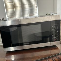  FRIGIDAIRE Microwave 