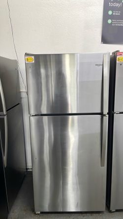 Whirlpool refrigerator top and bottom with ice maker