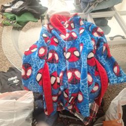 Spiderman Robe  Size 2t T0 3t. 5 Dollars 