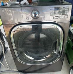 LG dryer in good working condition