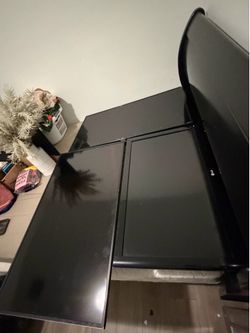 3 Tvs $250 each (negotiable)